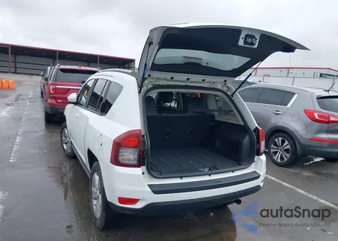 2015 Jeep Compass Latitude z USA, uszkodzony, nr VIN 1C4NJDEB2FD393389